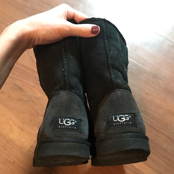 Short Black Ugg Boots - size 6 - Picture 3 of 6